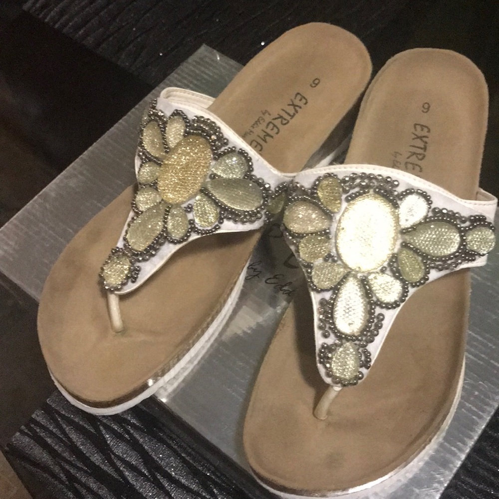 WOMANS SANDALS..